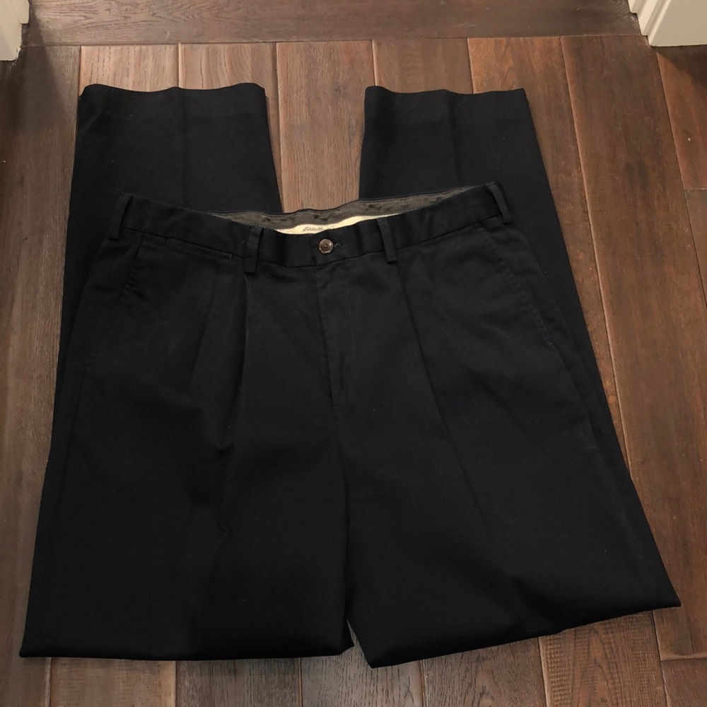 Men’s Black pleated dress pant